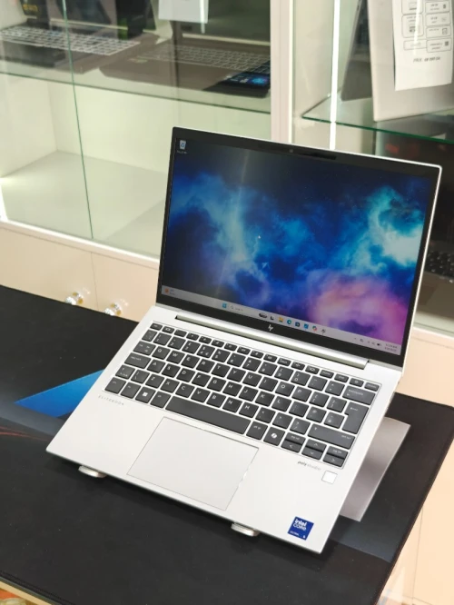 HP ELITEBOOK 830 G11 INTEL CORE ULTRA 5 135U 16GB 256GB SSD NVME 13,3 FULLHD+ TACTILE