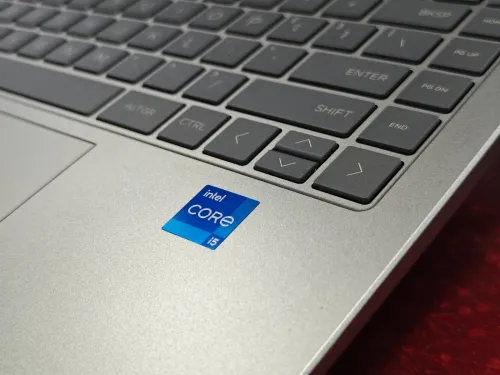 HP LAPTOP 14 I5 1335U 16GB 256GB SSD 14,1 HD+ INTEL IRIS XE