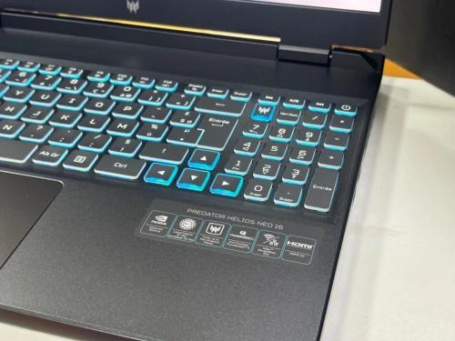 ACER PREDATOR HELIOS 16 I9-13TH 32GB 1TB SSD RTX 4070 8GB 16,1 4K 165Hz SOUS EMBALLAGE