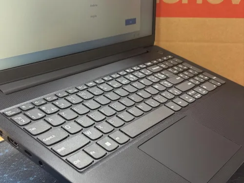 LENOVO V15 GEN4 RYZEN 5 7520U 8GB 512GB SSD 15,6 FULL NEUF SOUS EMBALLAGE B