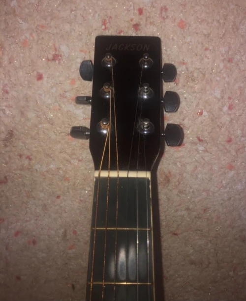 Guitare acoustique (jackson)