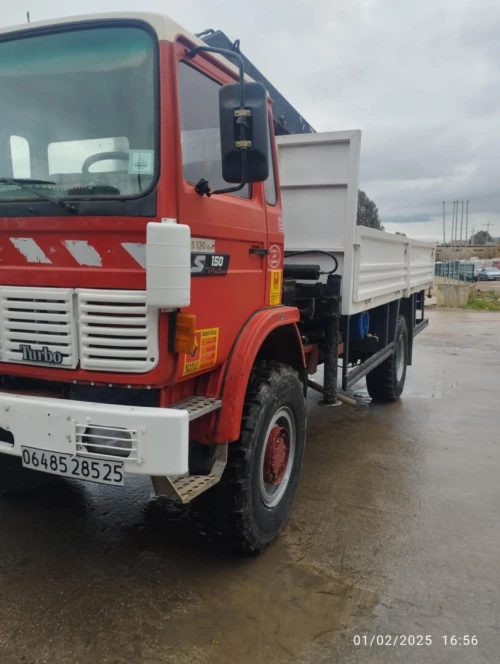 Camion grue 4×4 renault Camion grue 4×4 renault 1985