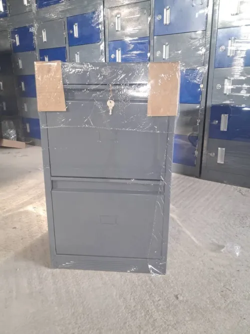 VESTIAIRE HAUTE METALLIQUE 4 PORTES IMPORTATION (DEUX SUPERPOSE)