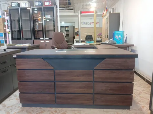 Ensemble de bureaux d'importation