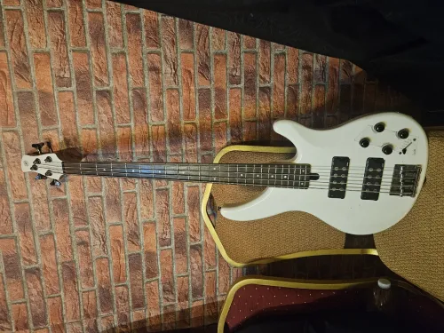Guitare Basse Yamaha TRBX304