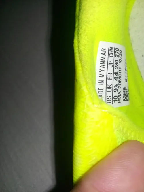 Nike tn d'origine et soulier de foot Adidas Originale