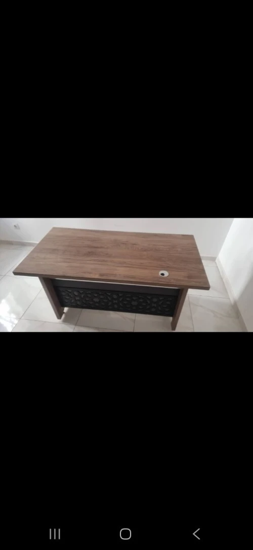 Bureau et chaises 