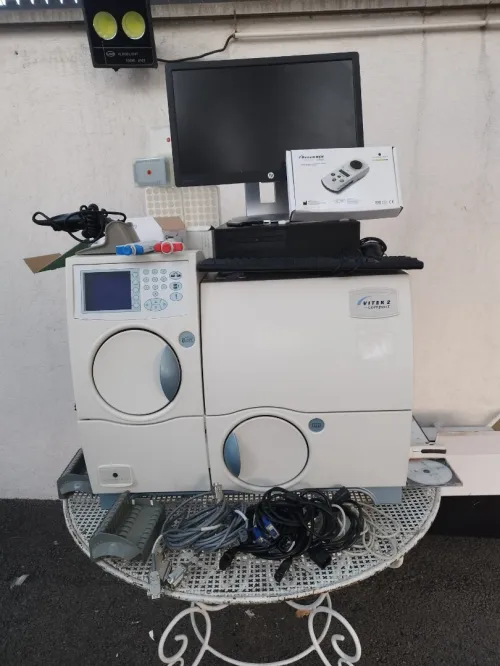 VEND VITEK 2 compact BIOMERIEUX VENU DE FRANCE