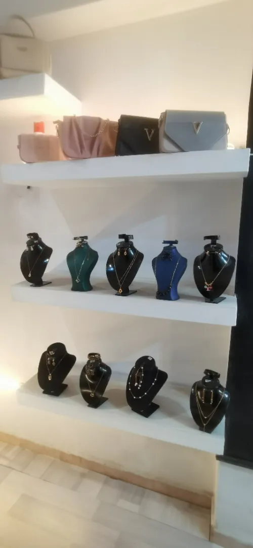 Vente d'un lot de bijoux 