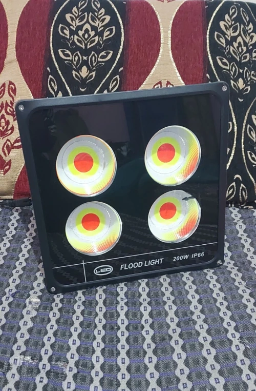 Projecteur LED 200W avec télécommande