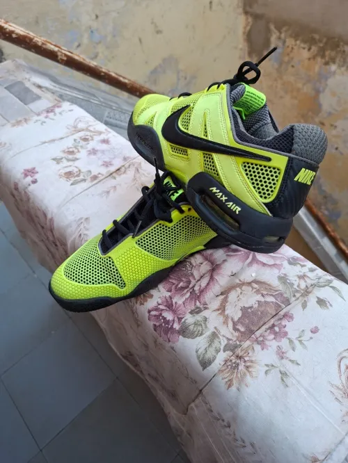 Banquette Nike et Adidas