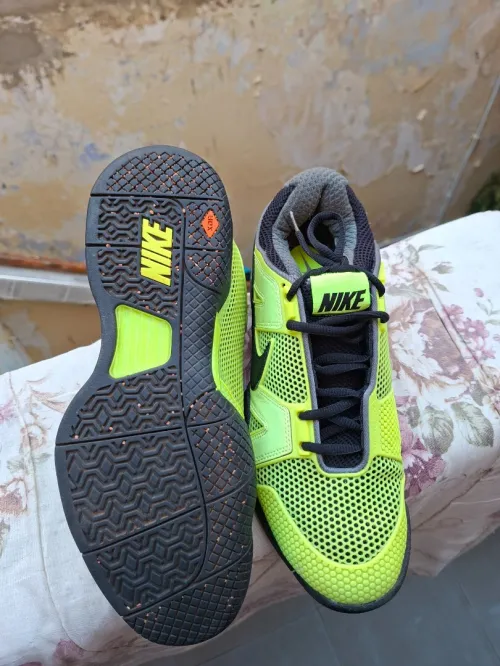 Banquette Nike et Adidas