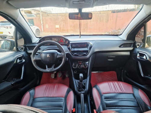 Peugeot 208 2015 Silver Line