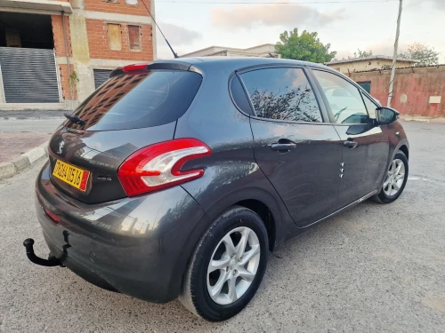 Peugeot 208 2015 Silver Line