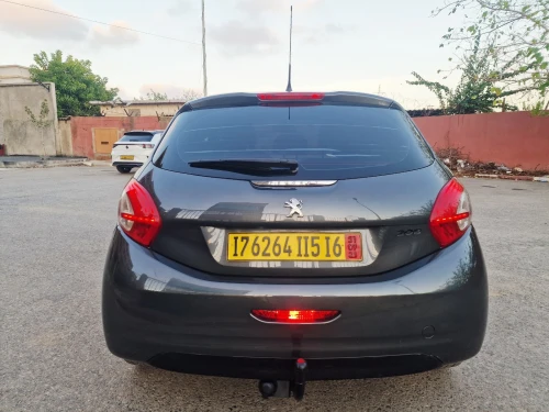 Peugeot 208 2015 Silver Line