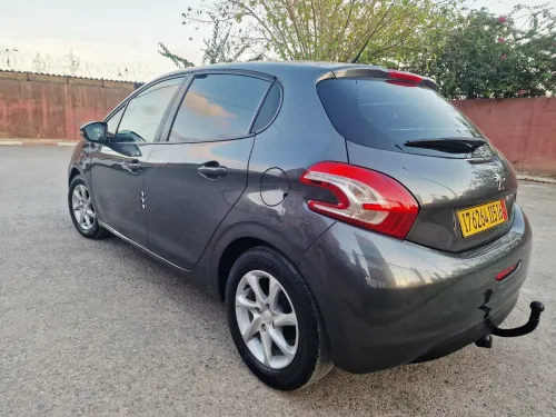 Peugeot 208 2015 Silver Line