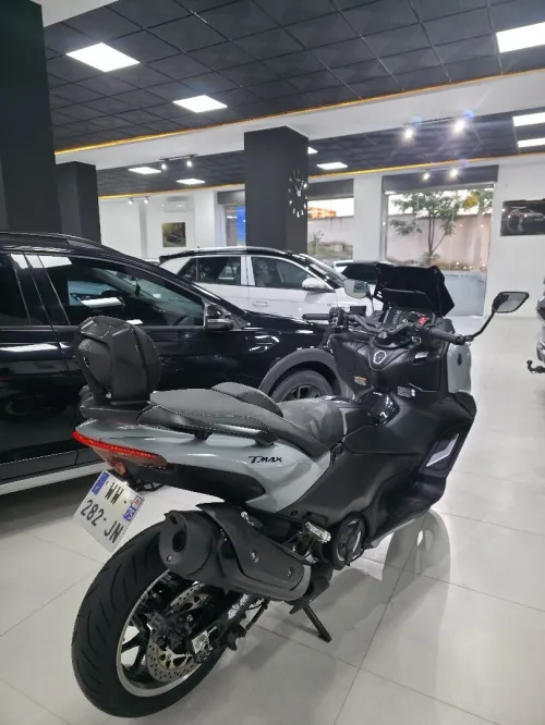 Yamaha T MAX 563 2025
