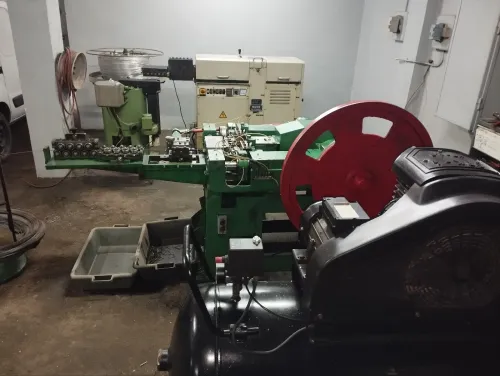 بيع مصنع كامل لصناعة البراغي و المسامير ن usine de rivets et clous 