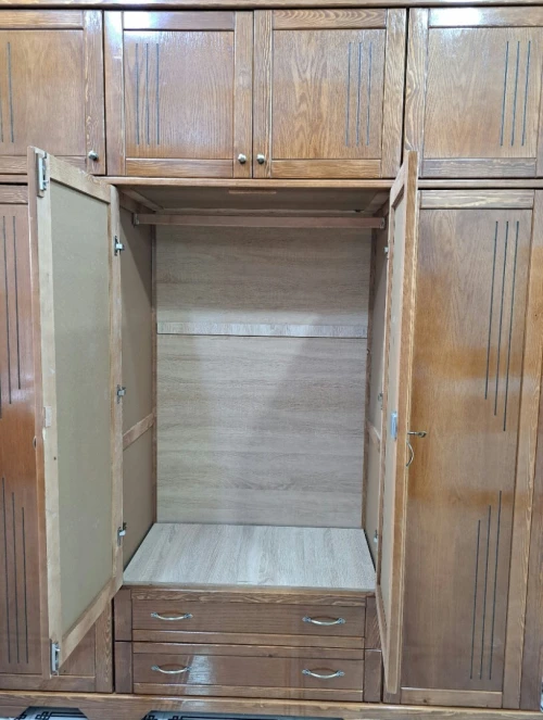 Armoire 4 + 4 en bois rouge 