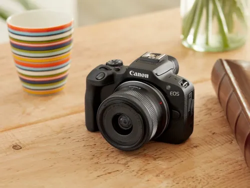 CANON EOS R100 - APPAREIL PHOTO HYBRIDE 4K + OBJECTIF RF-S 18-45MM - F/4.5-6.3 IS STM - 24,1 MLPXL - WI-FI - LCD - BALCK