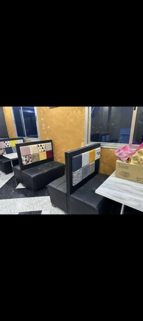 Les Fauteuils + les tables 
