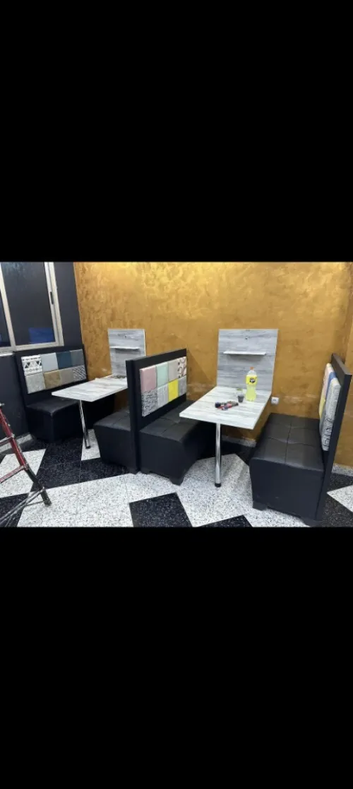 Les Fauteuils + les tables 