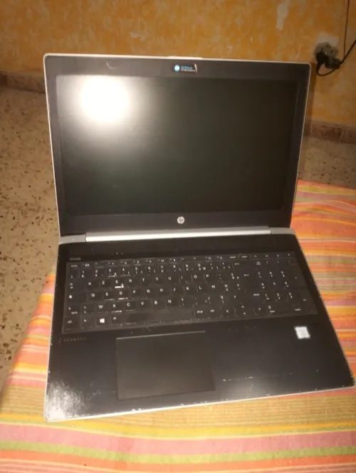 hp probook 450 g5 ( i5-7 TH) 8GB 256 SSD