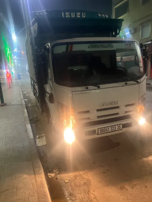 Isuzu Npr 2023