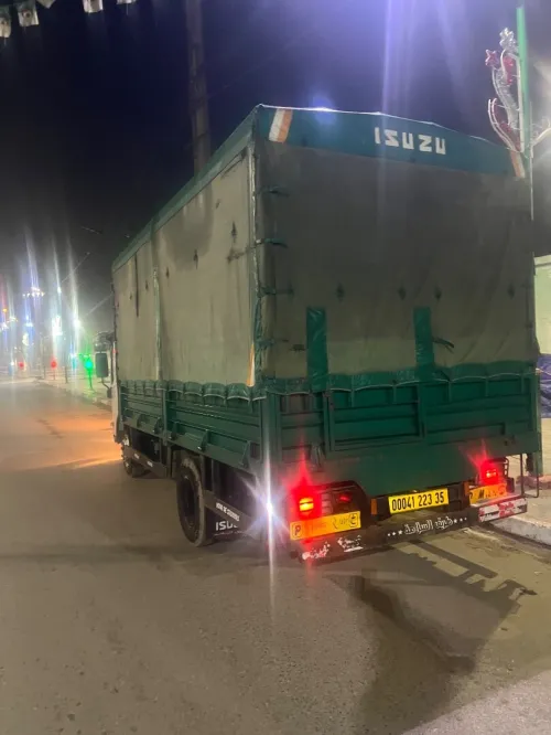 Isuzu Npr 2023