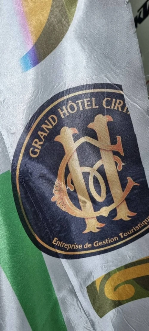 Confection et vente de drapeau