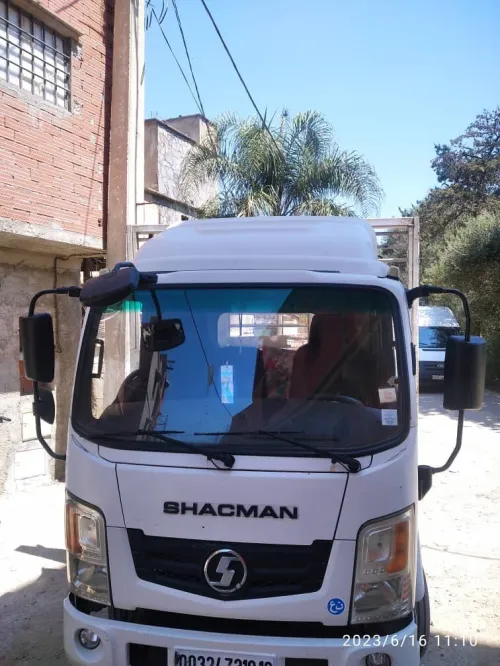 Camion à louer Shacman x9 avec contrat للكراء