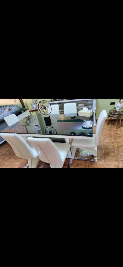 Très jolie table à manger 