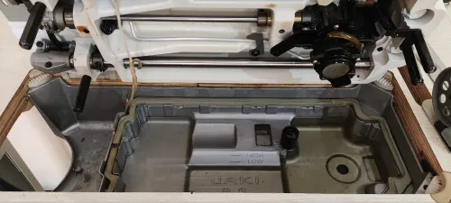 Machine a coudre JAKI