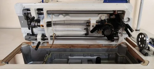 Machine a coudre JAKI