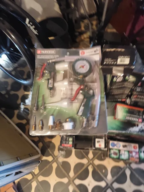 Compresseur Parkside neuf avec beaucoup d'accessoires 