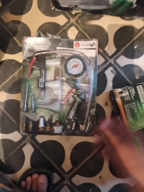 Compresseur Parkside neuf avec beaucoup d'accessoires 