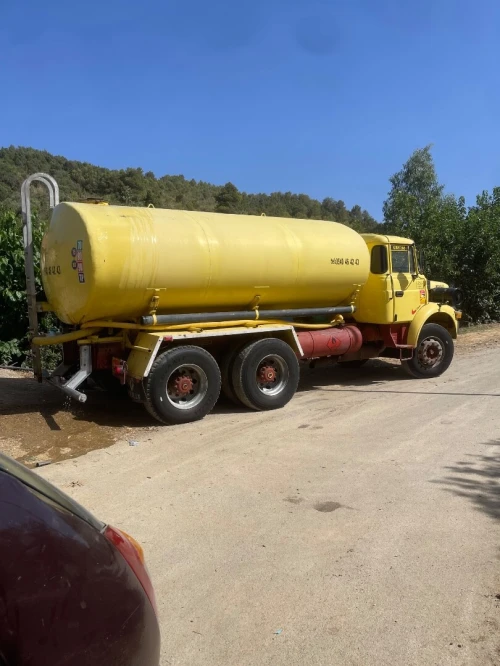 Location camion citerne 16 000L توصيل المياه وتعبئة المسابح 1982