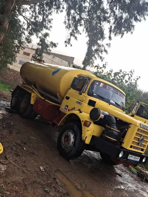 Location camion توزيع المياه ‏وتعبئة المسبح Location camion citerne 15 000L 1983