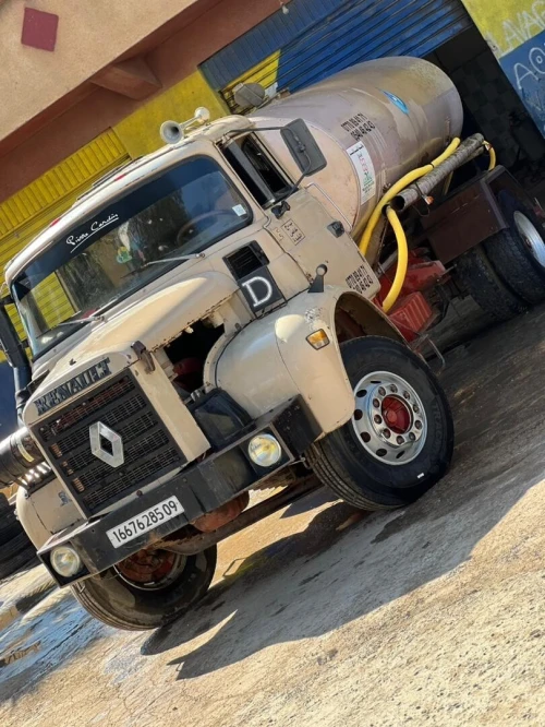 Location camion citerne de 12 000L Location camion citerne de 12 000L 1983