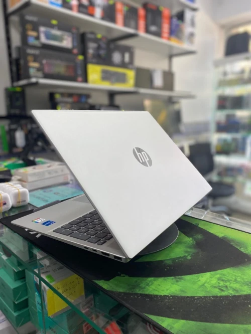PC PORTBALE HP I5 13EME 16GO 512SSD ECRAN 16'' POUCES