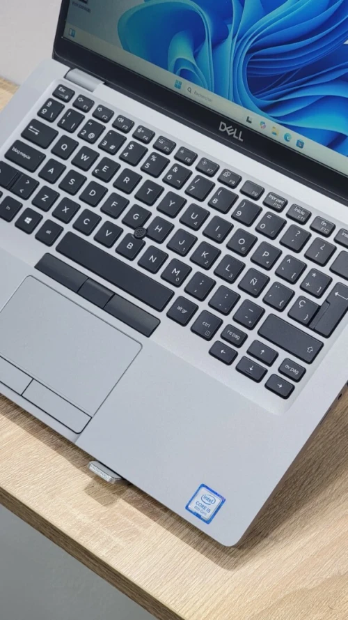Dell Latitude 5410 Silver : Le compromis parfait entre Modernité et Performance