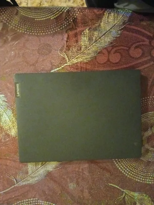 PC portable Lenovo v14 