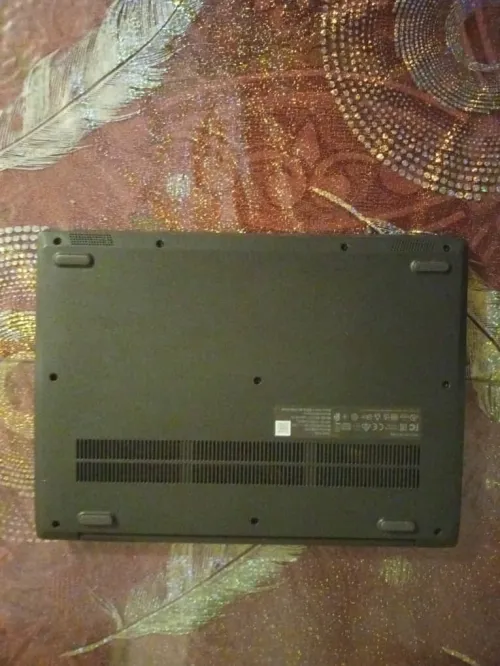 PC portable Lenovo v14 
