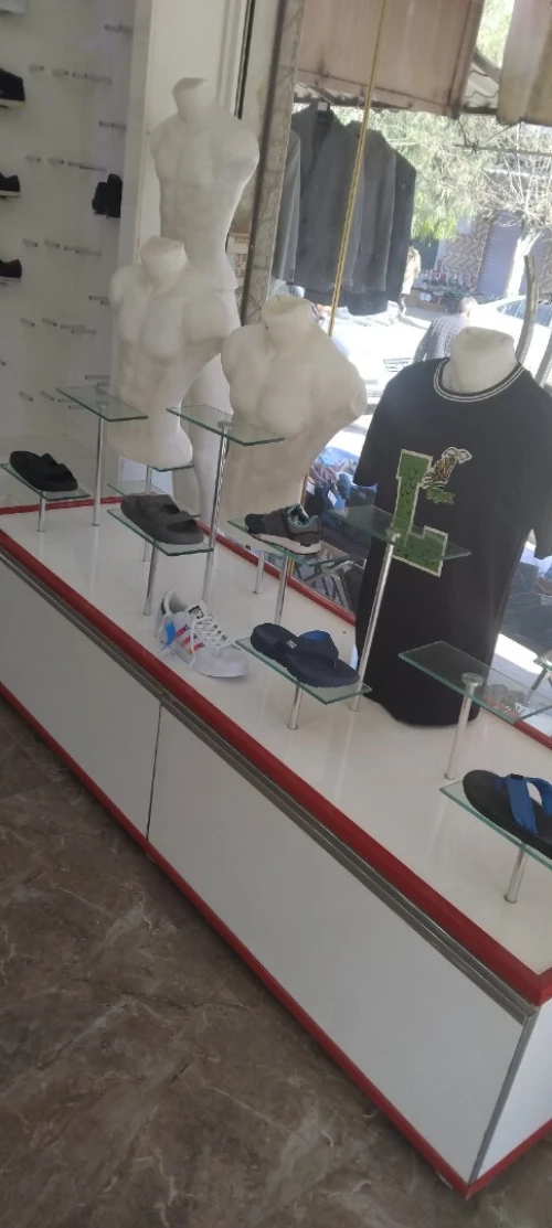 Meuble d'exposition de chaussures 