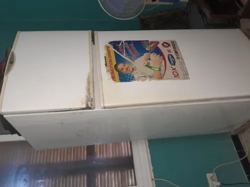 Réfrigérateur eniem  et cuisiniere eg tableau