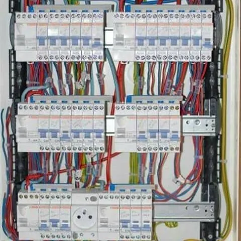 électricien bâtiment et les caméras de surveillance et les DG code