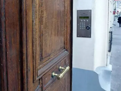 électricien bâtiment et les caméras de surveillance et les DG code