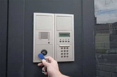électricien bâtiment et les caméras de surveillance et les DG code