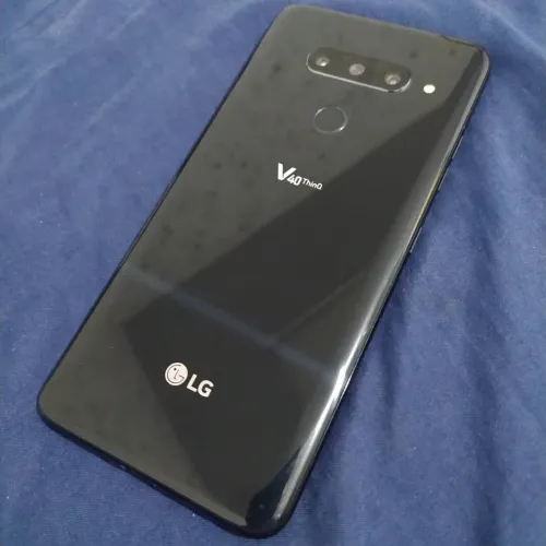 LG V40
