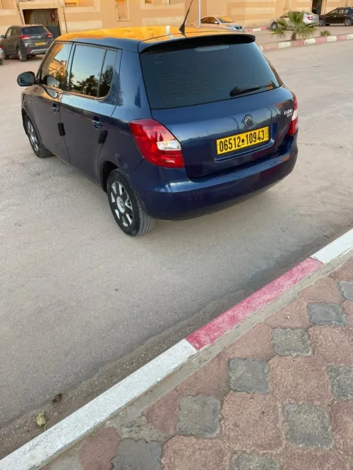 Skoda Fabia 2009 لاتوت
